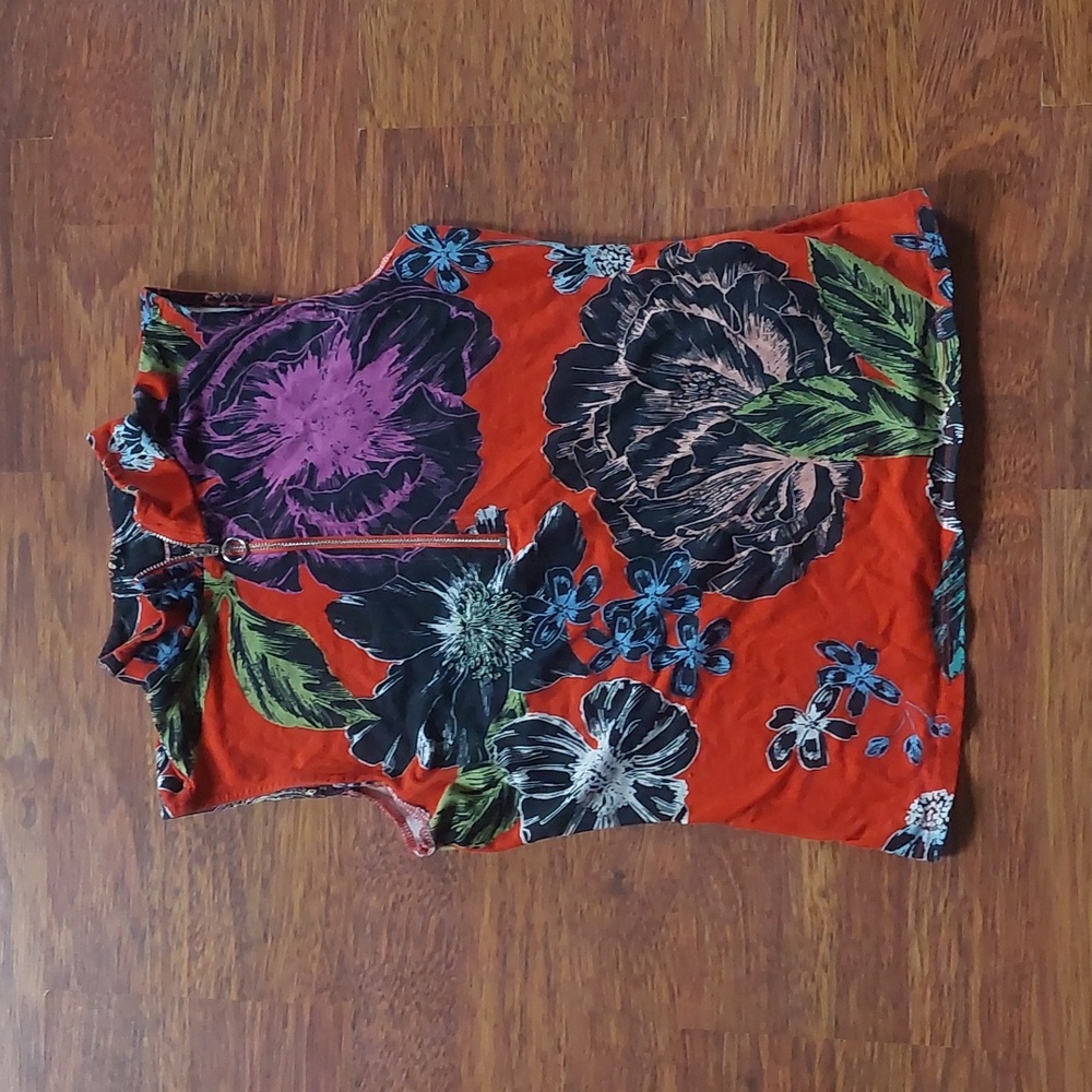 Guess top‎